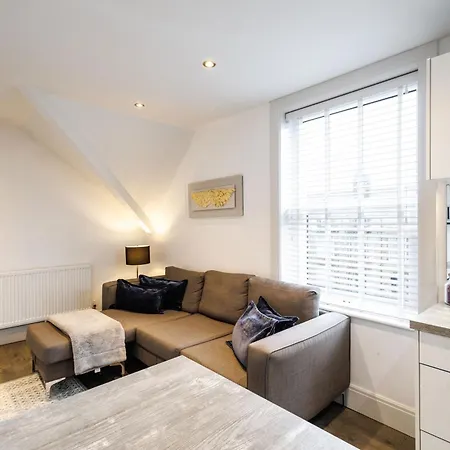 Host & - Franklin Rise