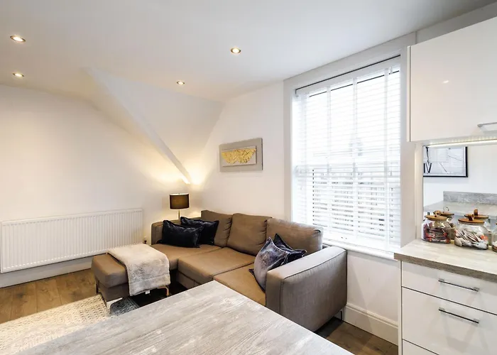 Host & - Franklin Rise