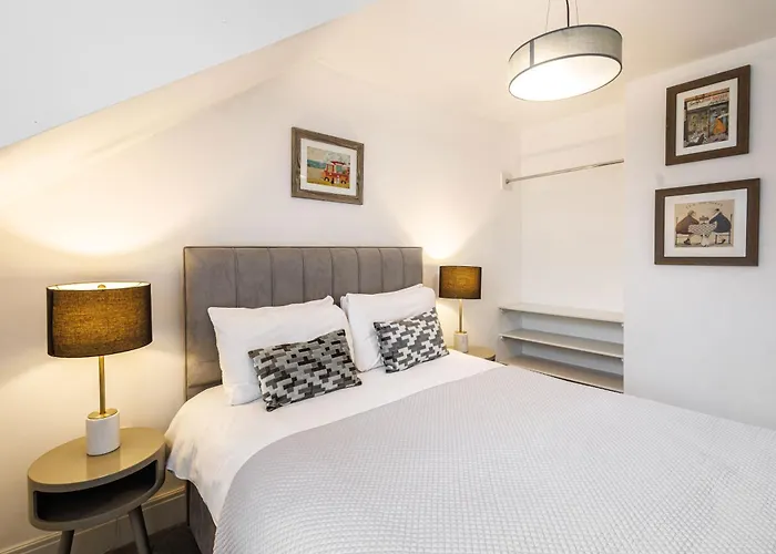 Host & - Franklin Rise *