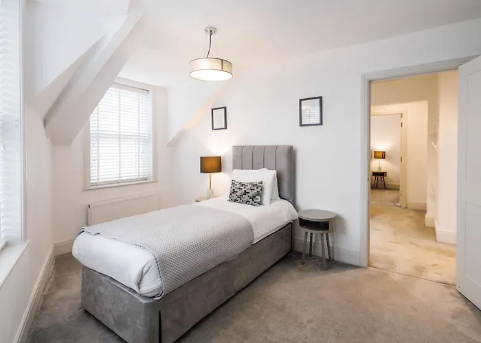 Host & - Franklin Rise Harrogate