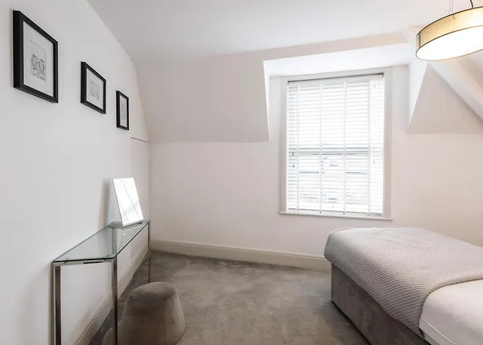 Host & - Franklin Rise *