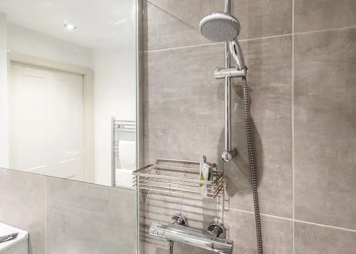 Host & - Franklin Rise *