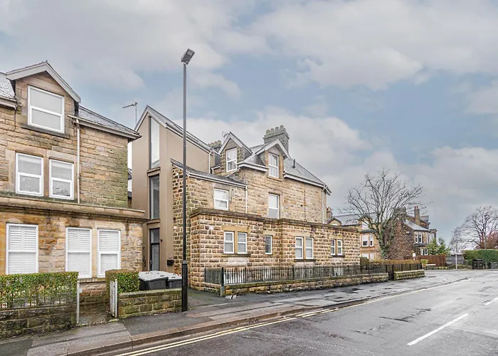 Host & - Franklin Rise Harrogate